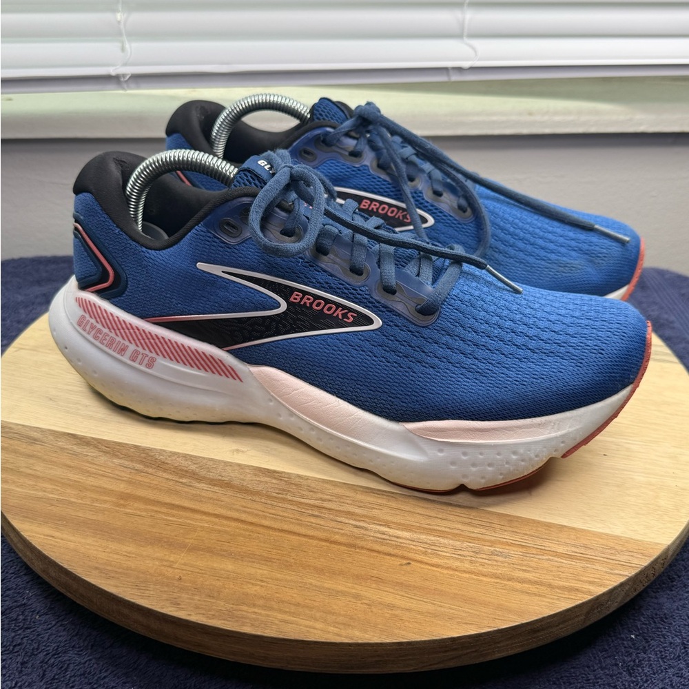 Brooks Adrenaline GTS 21 (Women’s 10.5 Men’s 9)